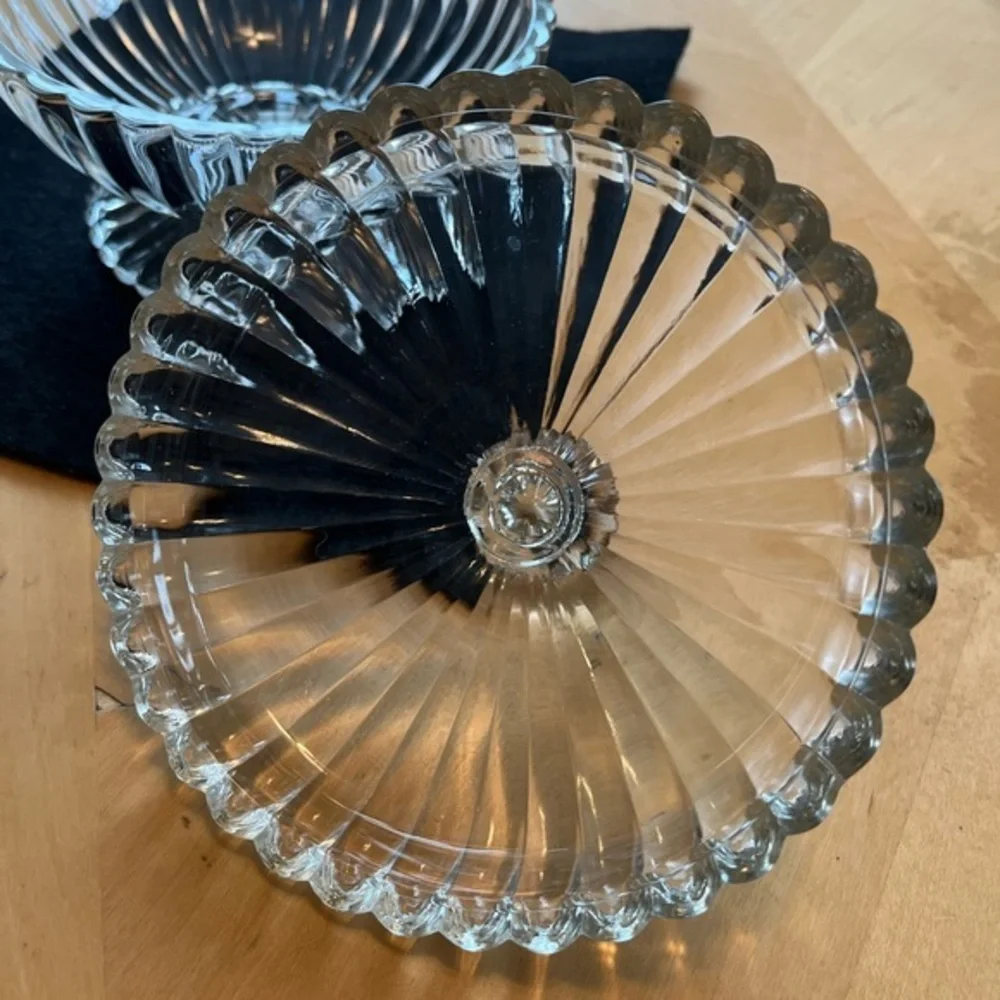 Vintage Jeannette Clear Glass Candy Dish with Lid. National Crystal Pattern.